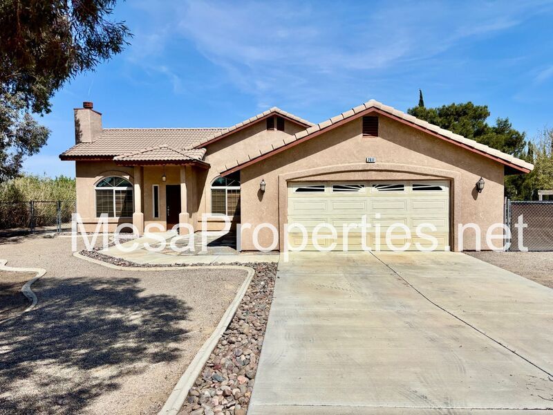 7411 Langdon Ave in Hesperia, CA - Building Photo