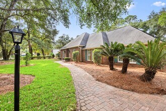 1300 Windward Cir in Niceville, FL - Building Photo - Building Photo