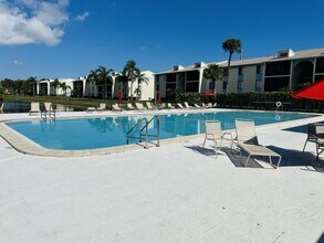 1115 Green Pine Blvd in West Palm Beach, FL - Building Photo - Building Photo