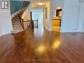 72 Castle Glen Crescent in Ottawa, ON - Building Photo - Building Photo