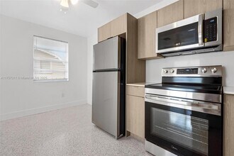 43 Glen Royal Pkwy in Miami, FL - Building Photo - Building Photo