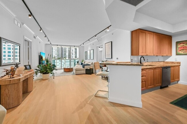 350 SE 2nd St, Unit 1150 in Fort Lauderdale, FL - Building Photo - Building Photo