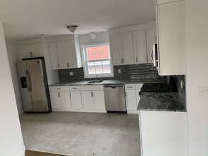 1018 Lafayette St, Unit #2 in Elizabeth, NJ - Building Photo - Building Photo