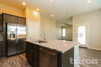 9835 Willow Creek Commerce Dr in Tomball, TX - Building Photo - Building Photo