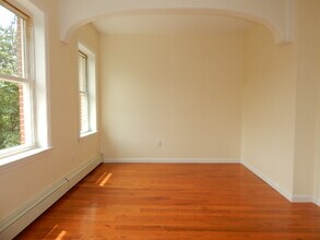230 5th St, Unit #2 in Jersey City, NJ - Foto de edificio - Building Photo