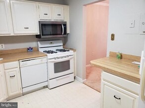 1434 Northgate Square in Reston, VA - Building Photo - Building Photo