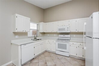 17117 Woodcrest Way in Clermont, FL - Building Photo - Building Photo
