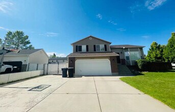1421 W 2100 S in Woods Cross, UT - Building Photo - Building Photo
