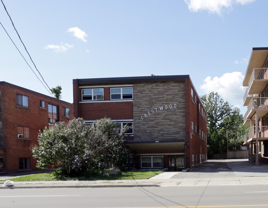 Chestwood in Hamilton, ON - Building Photo