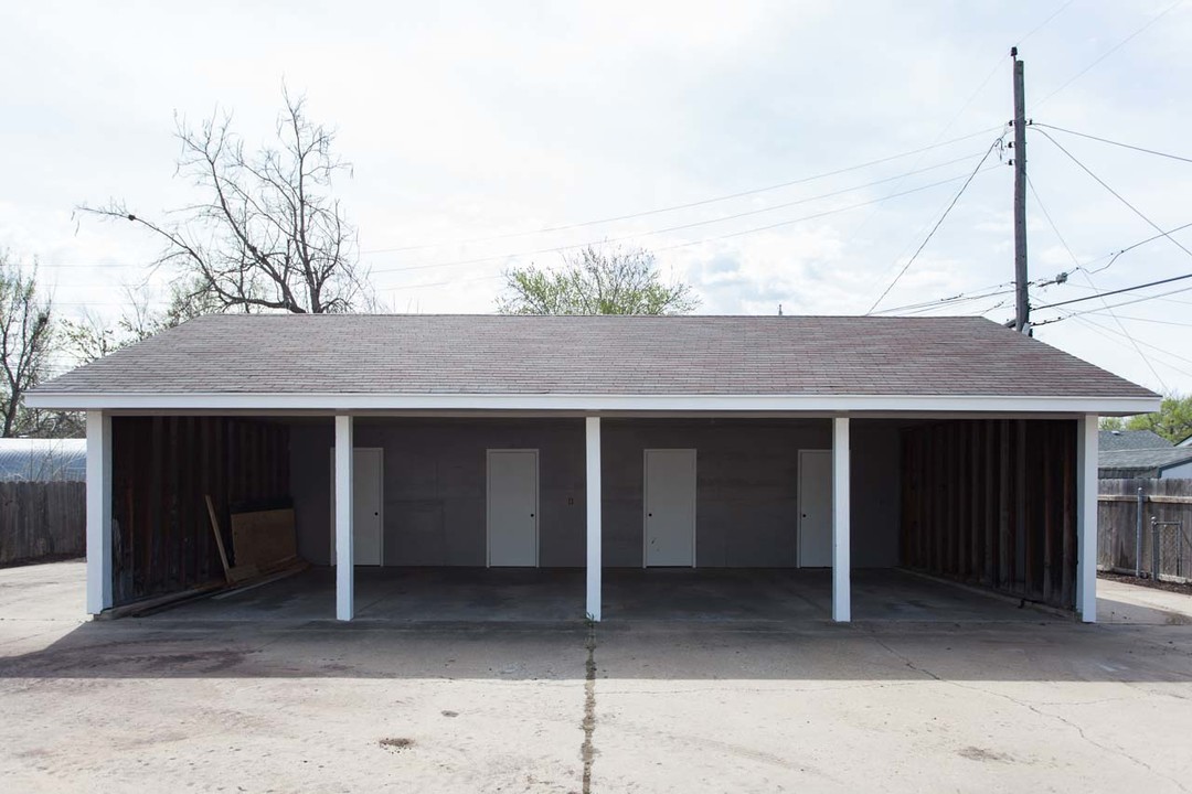 419 W 31st St S in Wichita, KS - Building Photo