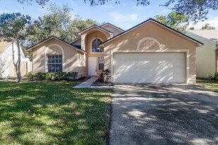 1077 Brielle Ct in Oviedo, FL - Building Photo