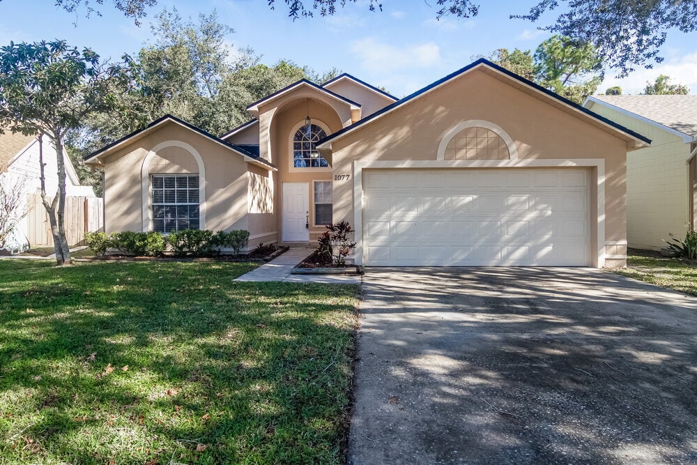 1077 Brielle Ct in Oviedo, FL - Building Photo