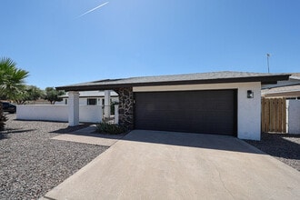 3001 W Mercer Ln in Phoenix, AZ - Building Photo - Building Photo