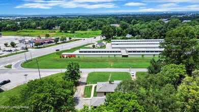 8002 Watterson Trail in Louisville, KY - Building Photo - Building Photo