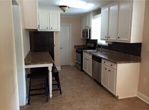 217 E Richardson Ave, Unit Apartment C in Summerville, SC - Building Photo - Building Photo