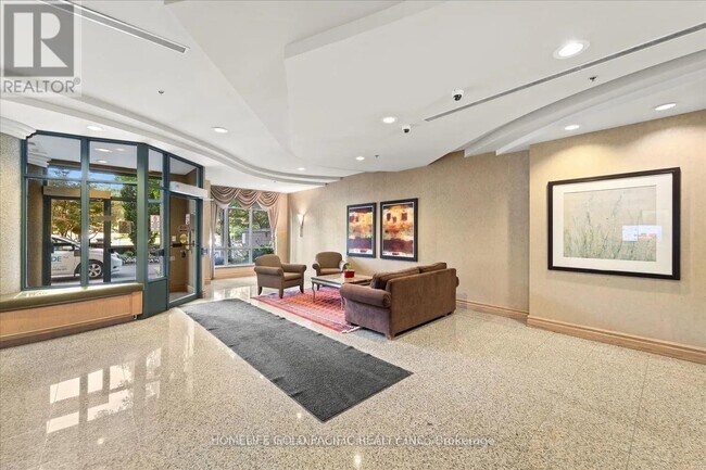 233-233 Beecroft Rd in Toronto, ON - Building Photo - Building Photo