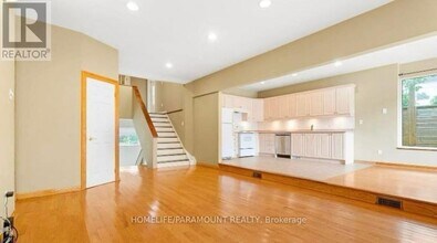 196 Nelson St in Oakville, ON - Building Photo - Building Photo