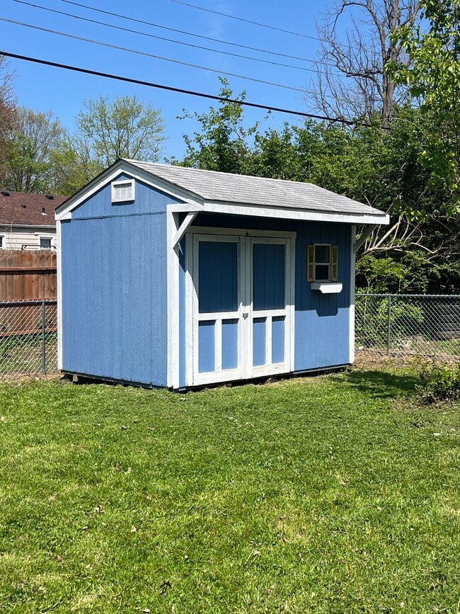 6244 Raleigh Dr in Indianapolis, IN - Foto de edificio - Building Photo