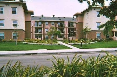 Solara Court Senior in Anaheim, CA - Foto de edificio - Building Photo