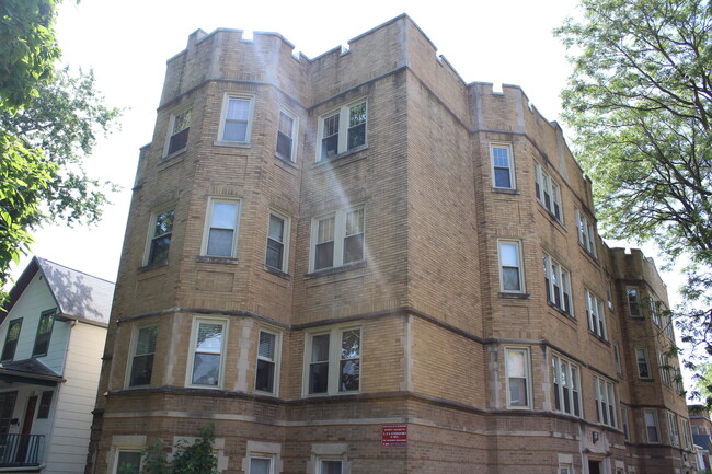 property at 4055 N Spaulding Ave