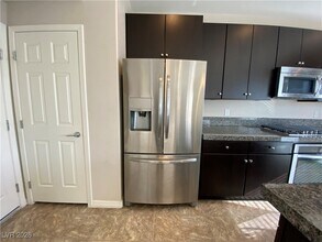 8033 Ancient Oaks Ave in Las Vegas, NV - Building Photo - Building Photo