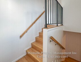 906 Edgewood St in Inglewood, CA - Building Photo - Building Photo