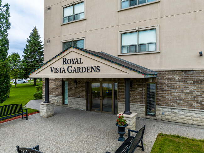 Royal Vista Gardens in Hamilton, ON - Building Photo - Building Photo