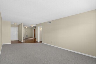 2701 Bellefontaine in Houston, TX - Building Photo - Building Photo