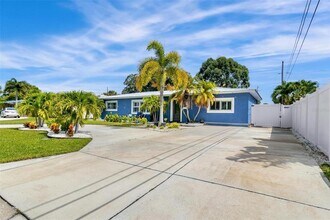 5880 39th Ave N in St. Petersburg, FL - Building Photo - Building Photo
