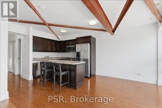 2541 Yonge St in Toronto, ON - Building Photo - Building Photo