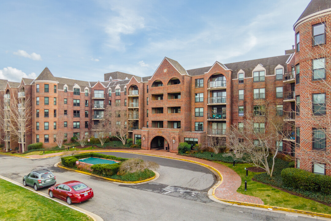 The Astoria in Arlington, VA - Building Photo