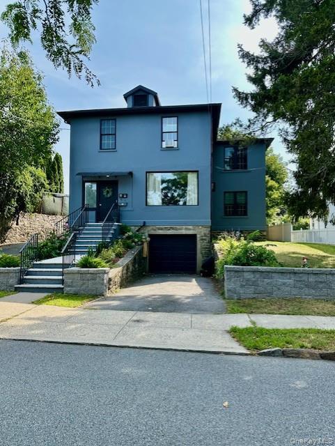 12 Bellew Ave in Eastchester, NY - Foto de edificio
