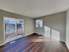 12191 Newport Dr in Brighton, CO - Foto de edificio - Building Photo