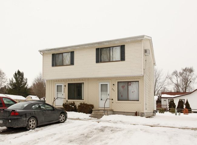 324-358 Howell St in Pinckney, MI - Building Photo - Building Photo