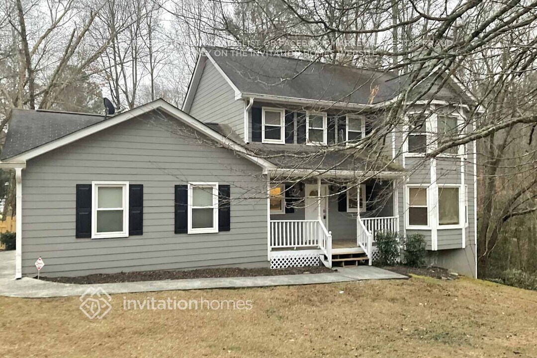 5024 Logans Run in Loganville, GA - Foto de edificio