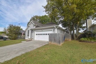 2542 Bonnie Oaks Dr SW in Huntsville, AL - Building Photo - Building Photo