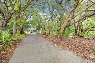 15600 SW 79th Ave in Palmetto Bay, FL - Building Photo - Building Photo