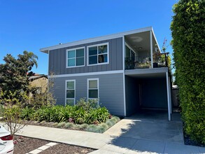 830 Roswell Ave in Long Beach, CA - Building Photo - Primary Photo