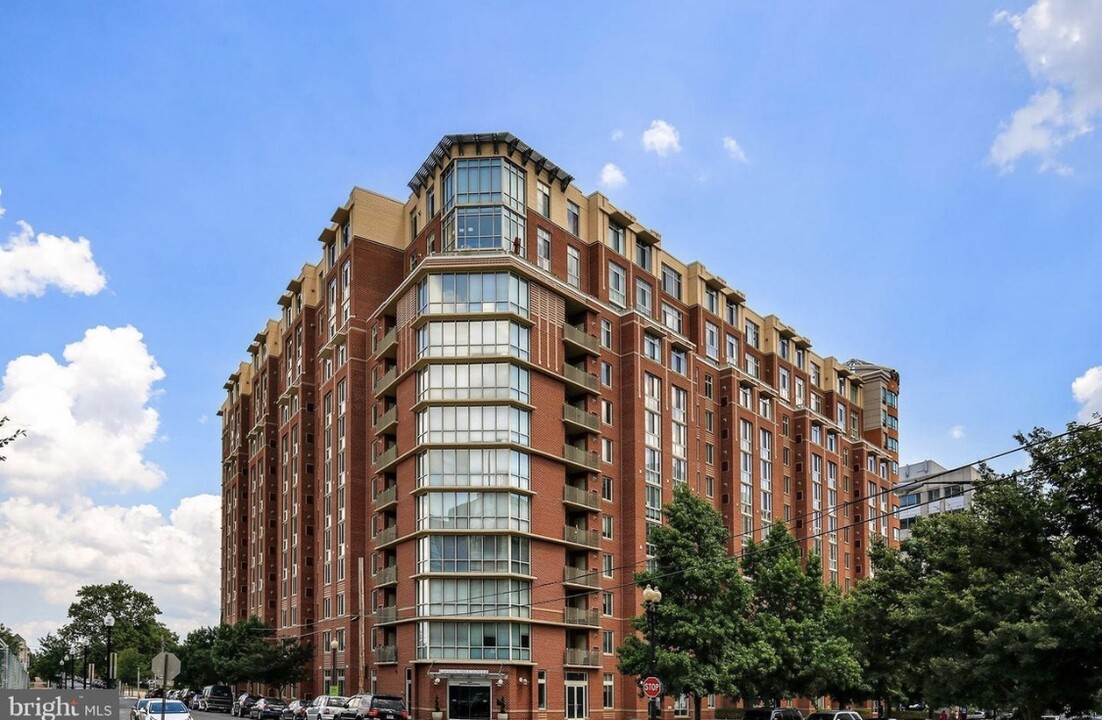 1000 New Jersey Ave SE, Unit 1105 in Washington, DC - Building Photo