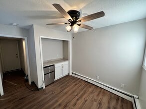 2031 9th St in Coralville, IA - Building Photo - Building Photo
