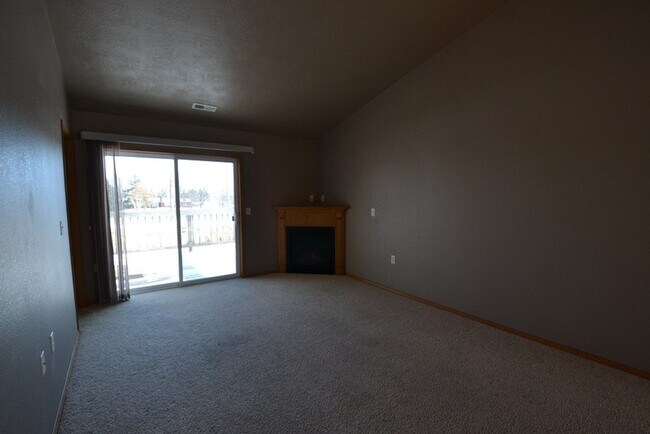 1105 E 73rd St in Sioux Falls, SD - Building Photo - Building Photo