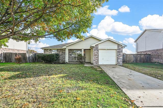 7233 Autumn Glen Dr in Forest Hill, TX - Building Photo