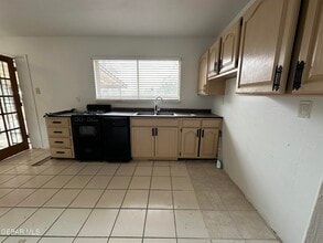 10008 Nesbit Ave in El Paso, TX - Building Photo - Building Photo