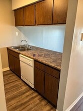 555 W 27th St S in Wichita, KS - Building Photo - Building Photo