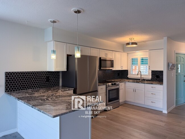 4717 Floramar Terrace in New Port Richey, FL - Building Photo - Building Photo