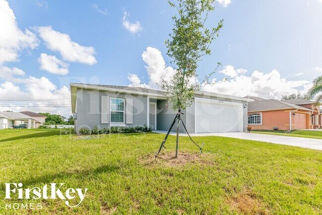 373 SW Fig Ave in Port St. Lucie, FL - Building Photo - Building Photo