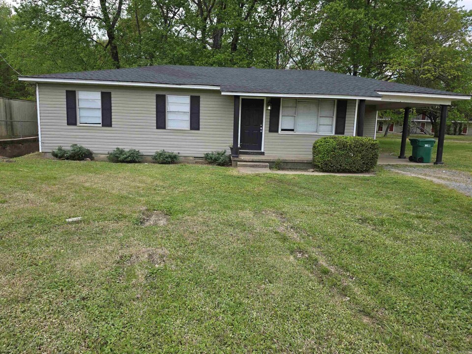 14705 Kanis Rd in Little Rock, AR - Foto de edificio