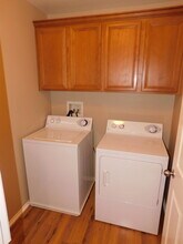 8240 W Wildwood Glen Dr in Las Vegas, NV - Building Photo - Building Photo