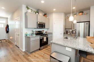 1134 NW Upas Pl in Redmond, OR - Building Photo - Building Photo
