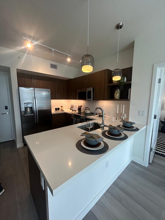 560 SW 9th St, Unit C1 in Miami, FL - Building Photo